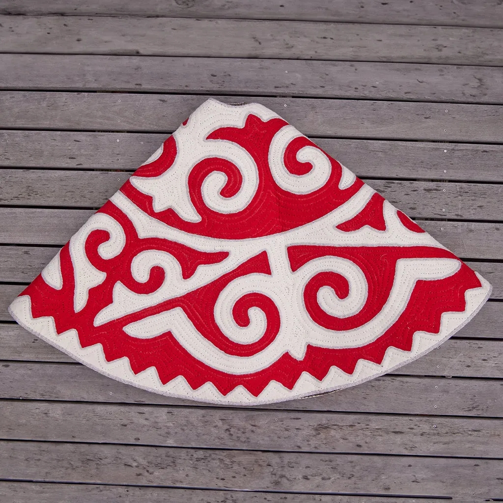 Contemporary White With Red Shyrdak Tree Skirt