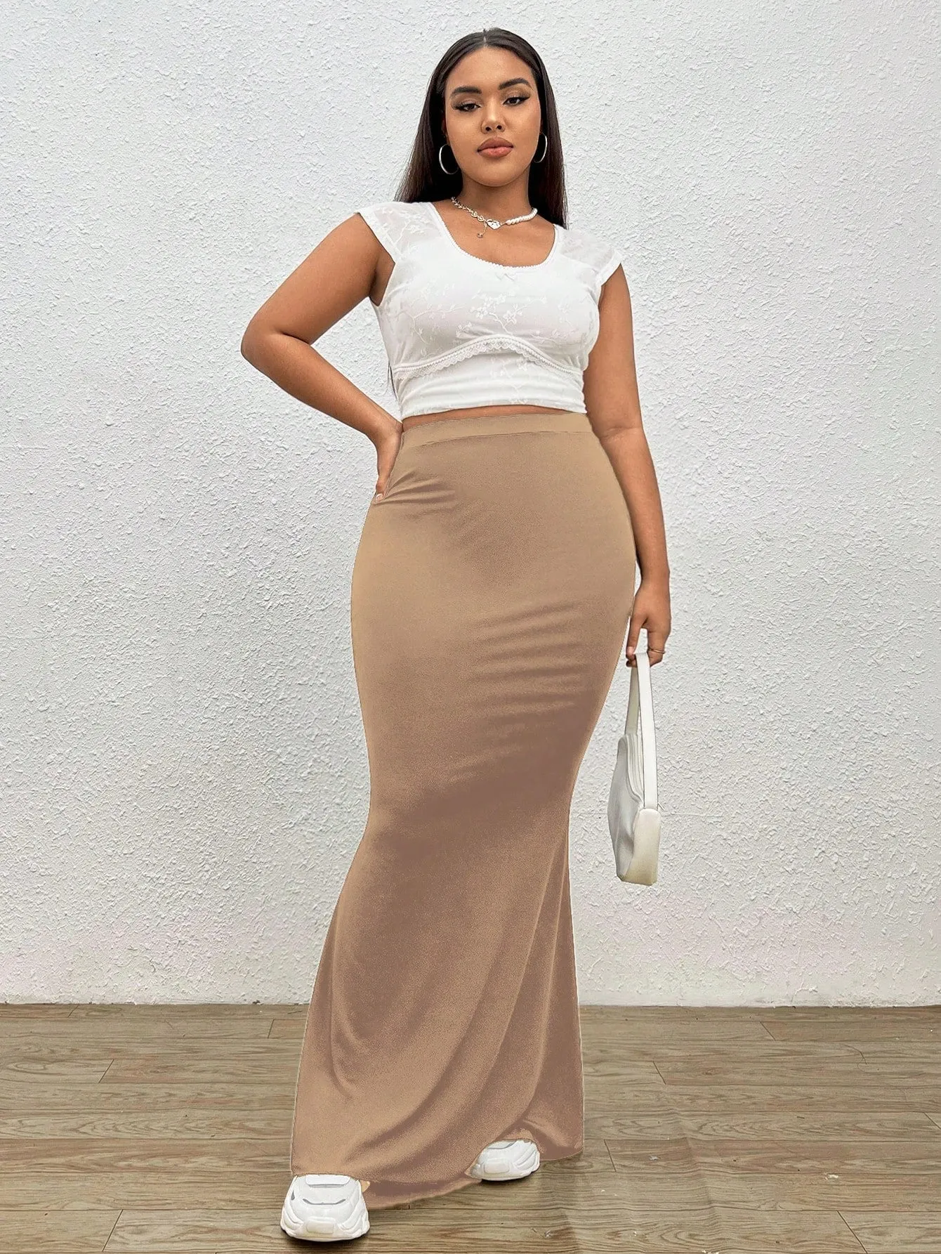 Plus Solid Mermaid Hem Maxi Skirt