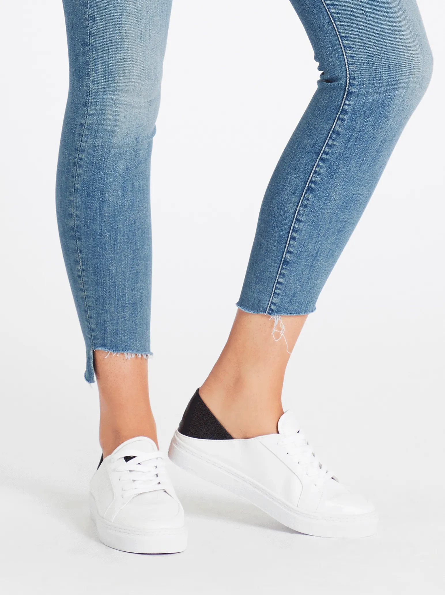 The Looker Step Ankle Fray Jean