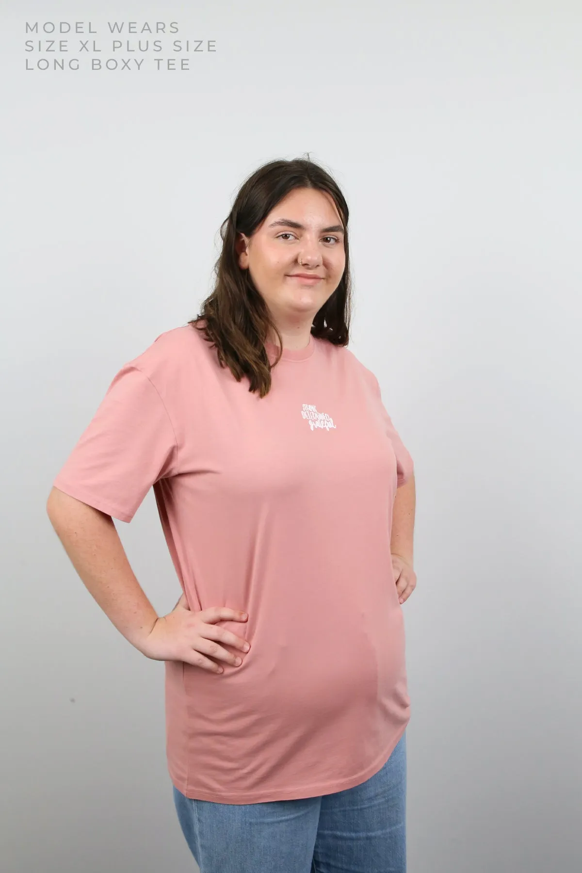 WORTHY BEAUTIFUL BRAVE  - Plus Size Long Boxy Tee - Dusty Rose with White Print